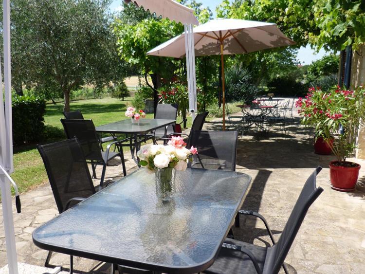 Au Mas Du Soleil Bed & Breakfast Senouillac Exterior photo